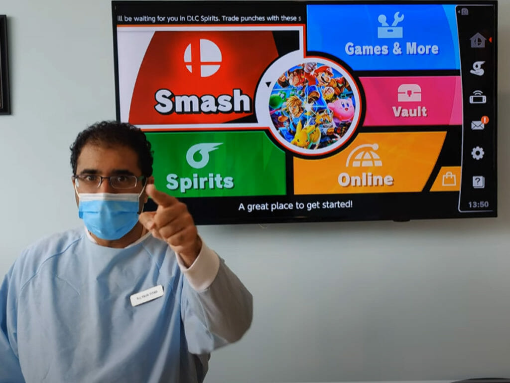 Dentista desafia clientes no videogame, e quem ganhar não paga