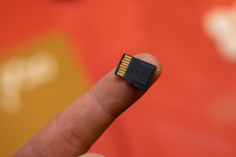 World's fastest 1TB microSD card, revealed at MWC, will cost $450 - CNET