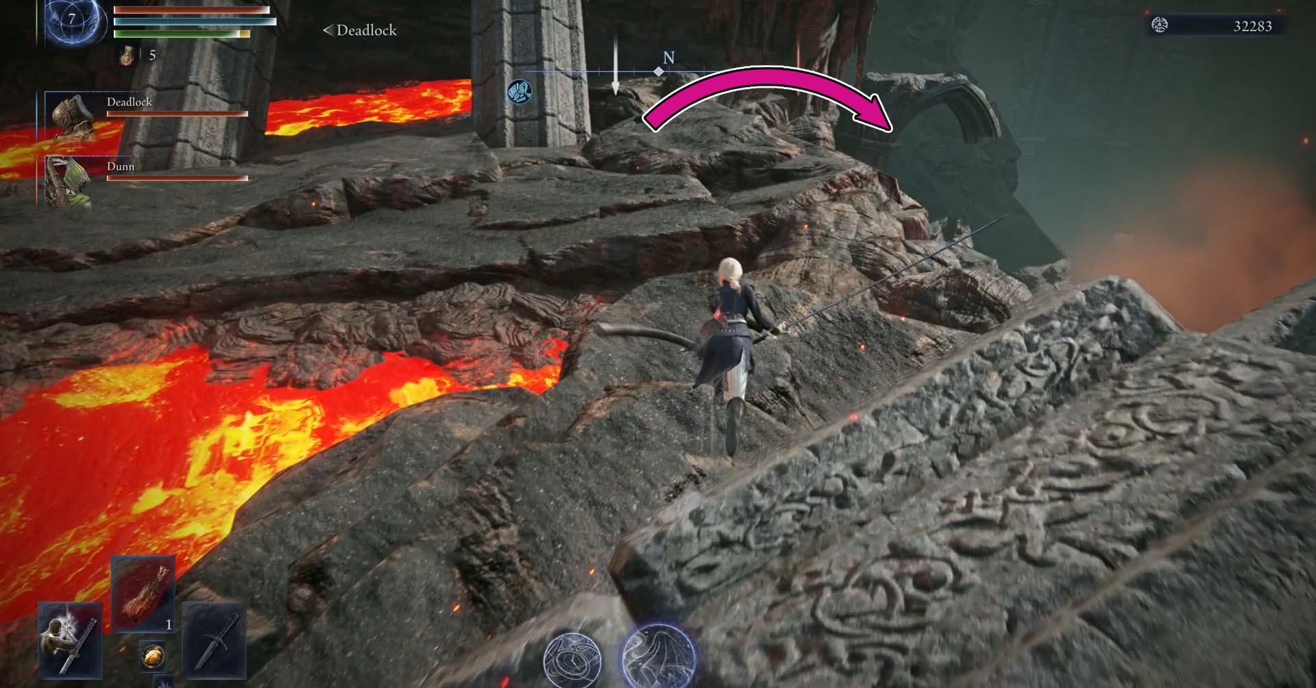 Uma captura de tela de Elden Ring Nightreign mostrando o personagem duquesa ao lado de um penhasco e uma flecha mostrando o local onde os jogadores devem ir. 