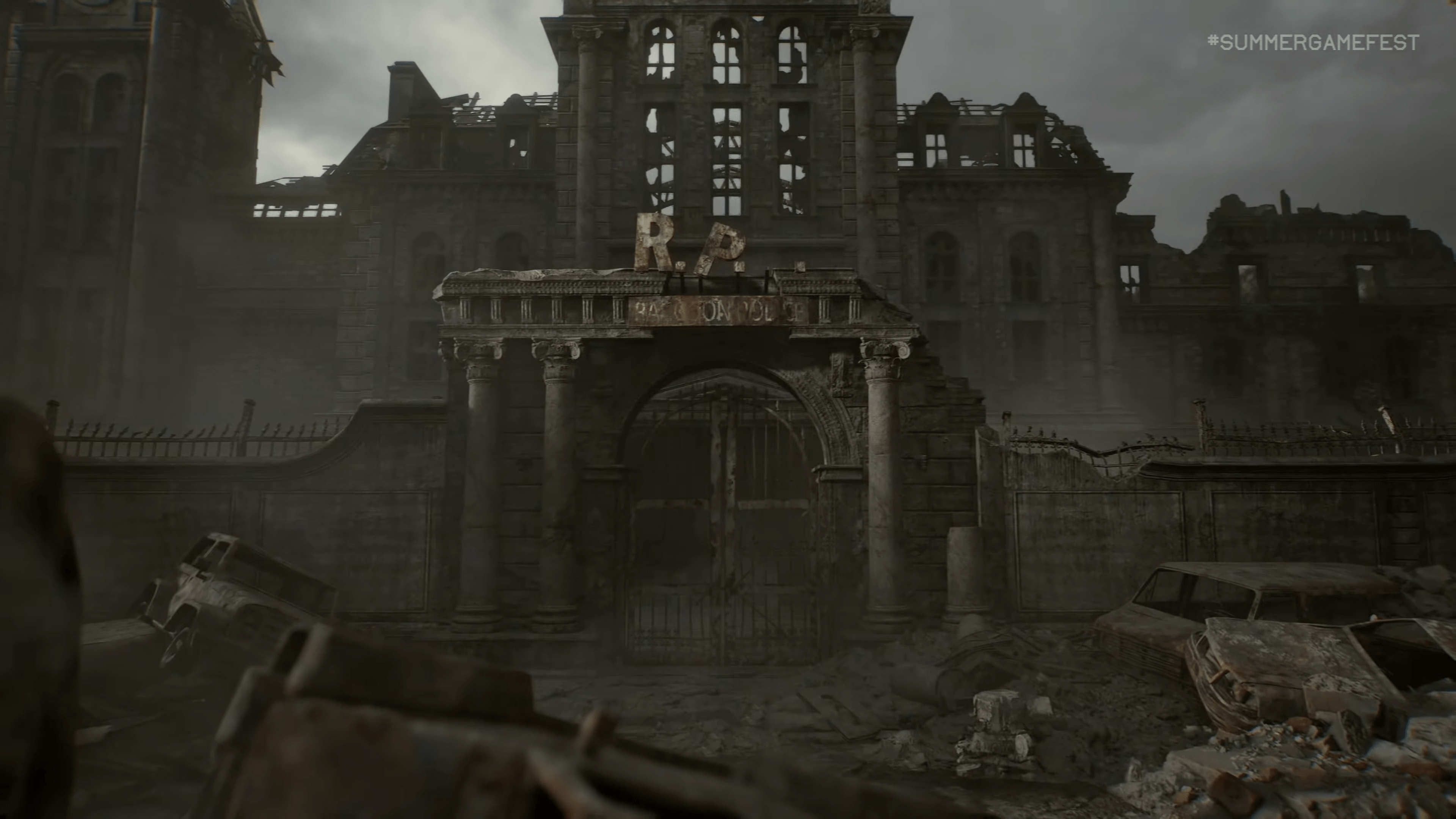 Uma mansão em ruínas de Resident Evil Requiem, também conhecida como Re9