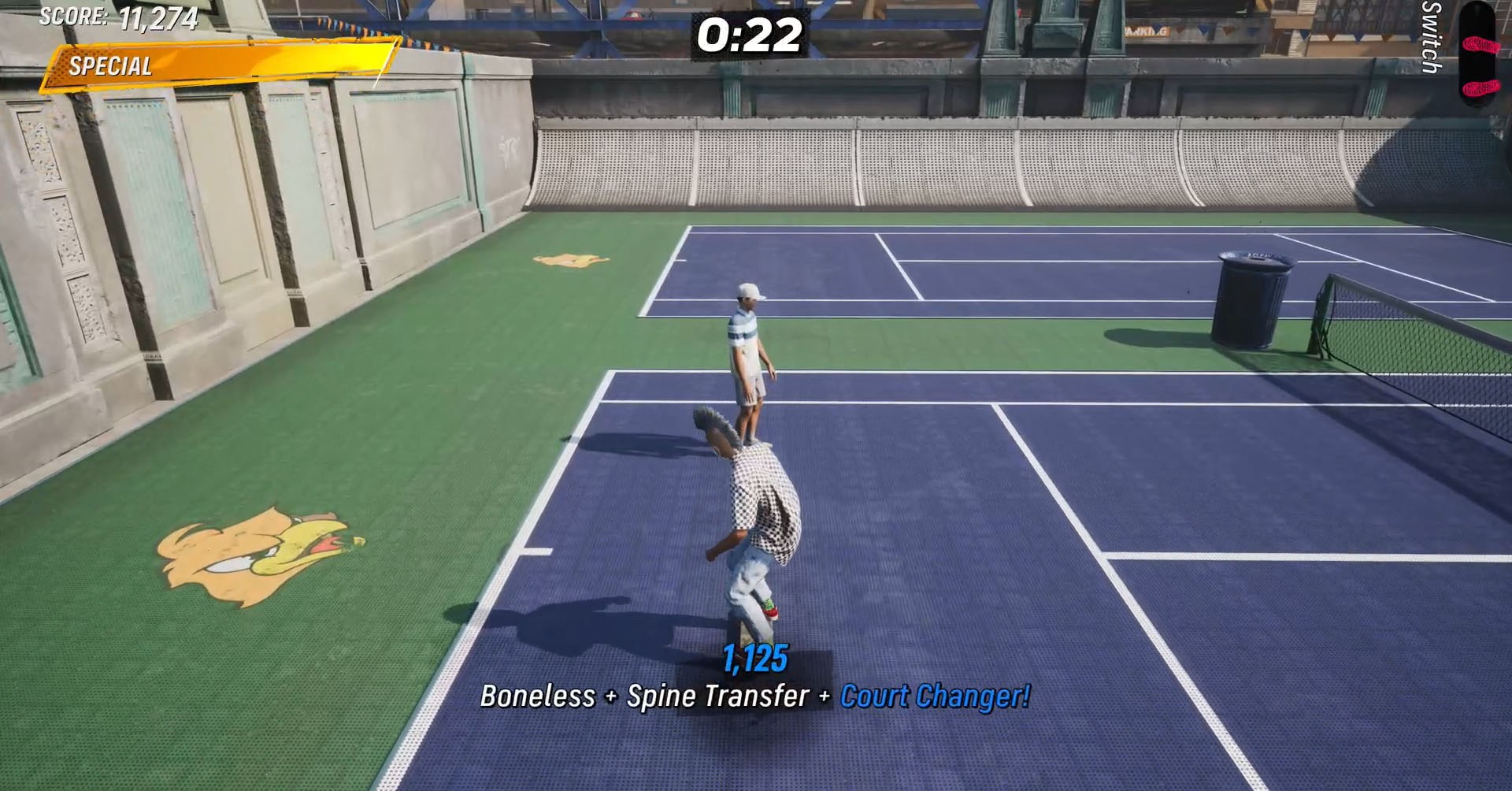 A captura de tela do Skater 4 de Tony Hawk mostrando a parte final do combo que você precisa executar para concluir a missão “Transferência de Spinha desossada entre os tribunais”.