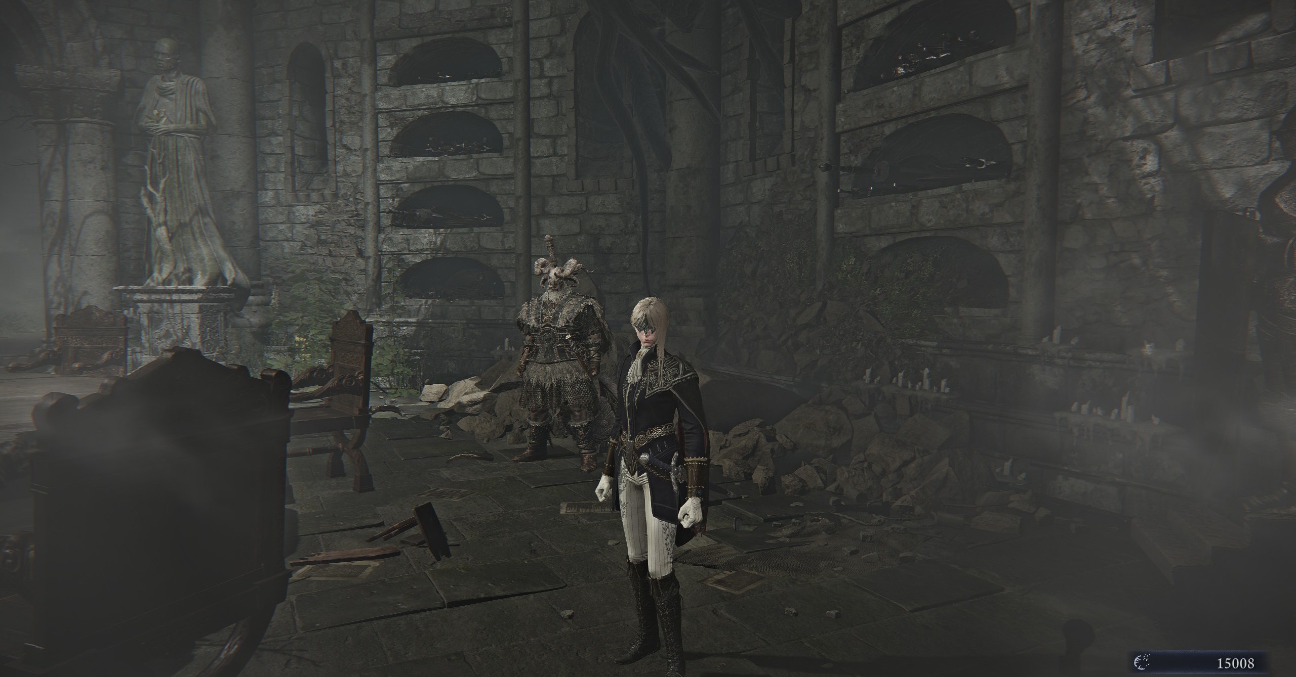A duquesa em pé em frente ao Raider em Elden Ring Nightreign's Roundtable Hold