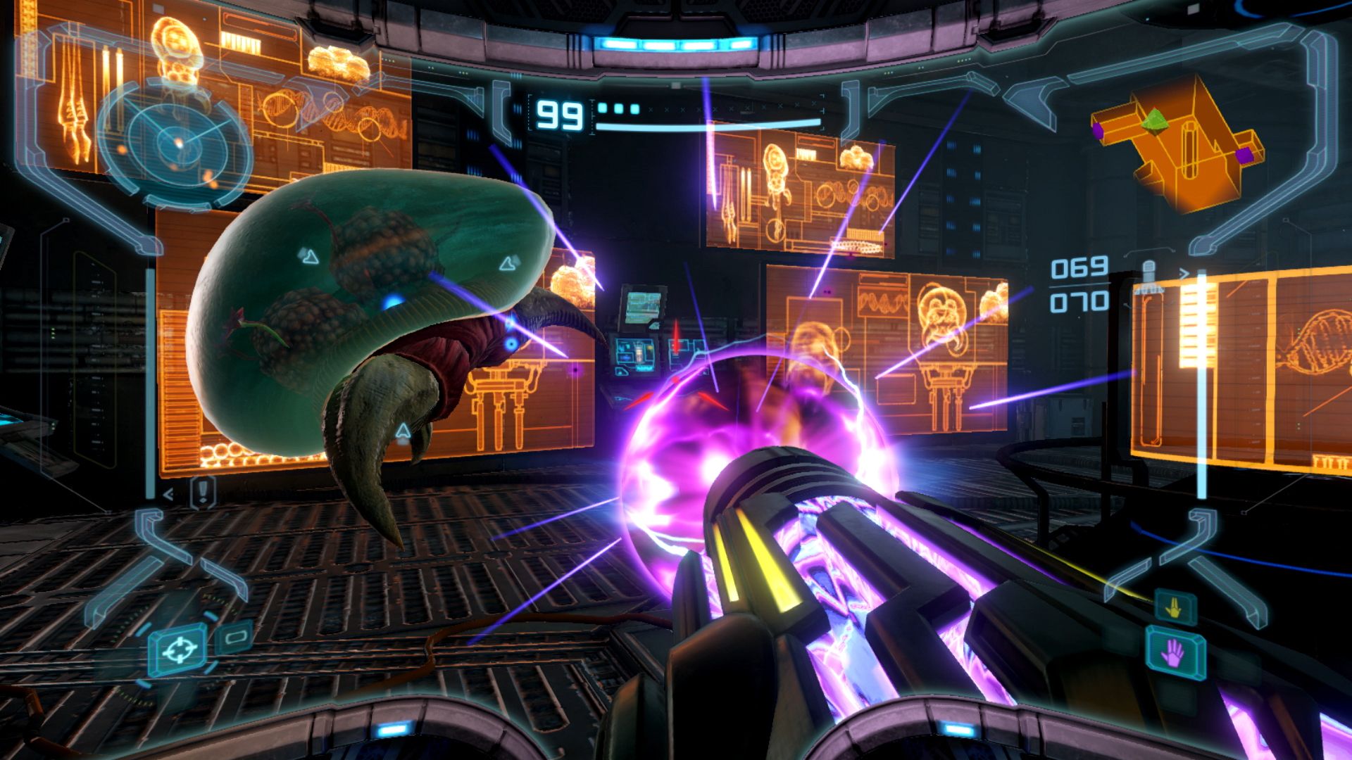Uma visão da viseira de ficção científica de Samus, enquanto ela carrega um tiro em um metroid flutuante no Metroid Prime remasterizado