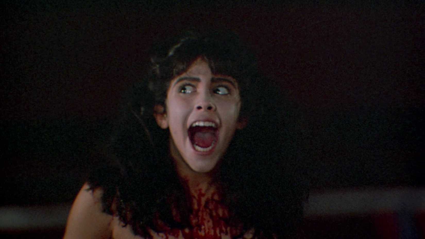 Angela gritando no acampamento