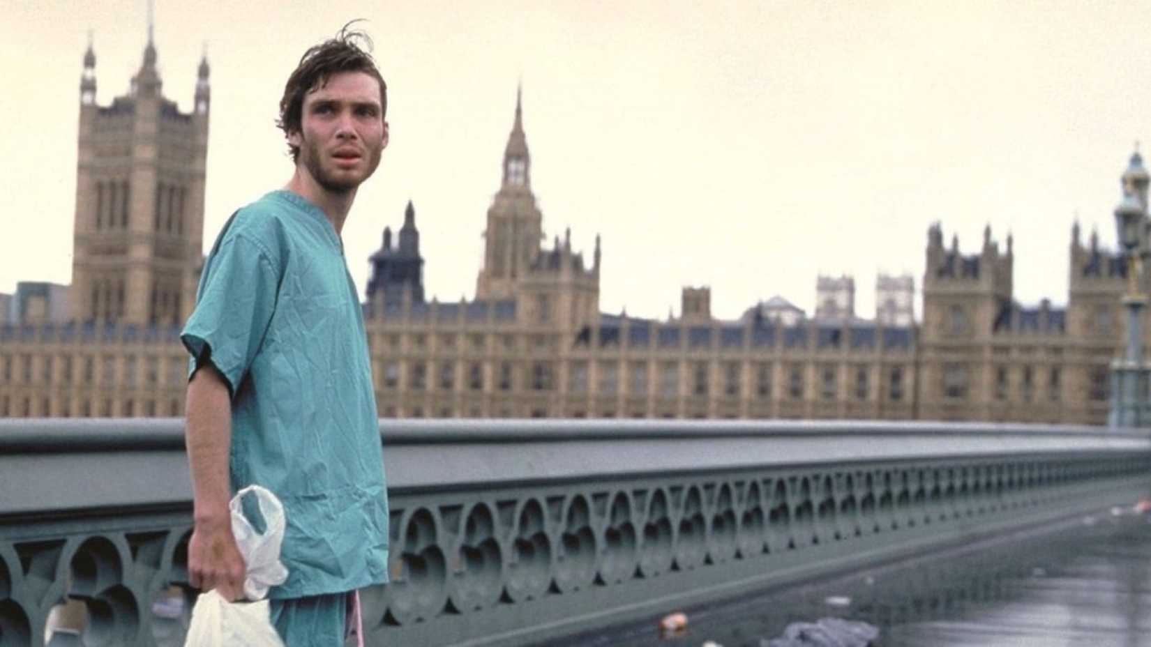 Cillian Murphy examina uma Londres abandonada em uma cena do original 28 dias depois