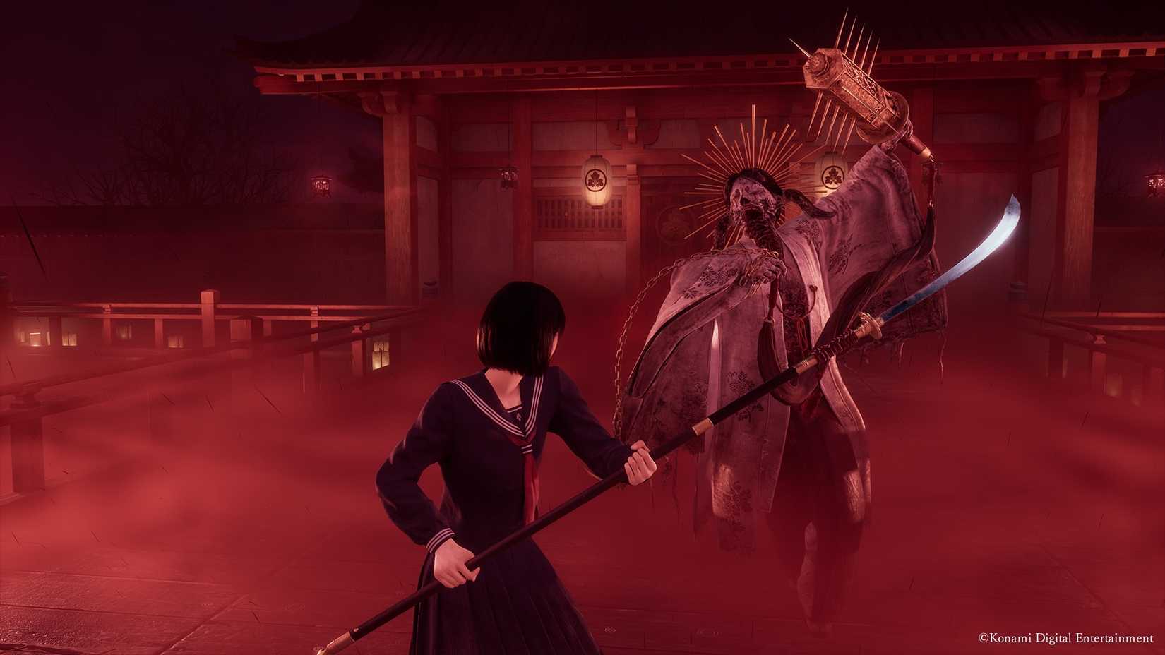 Hinako luta contra a versão de luta do chefe de Sakuko em Silent Hill F