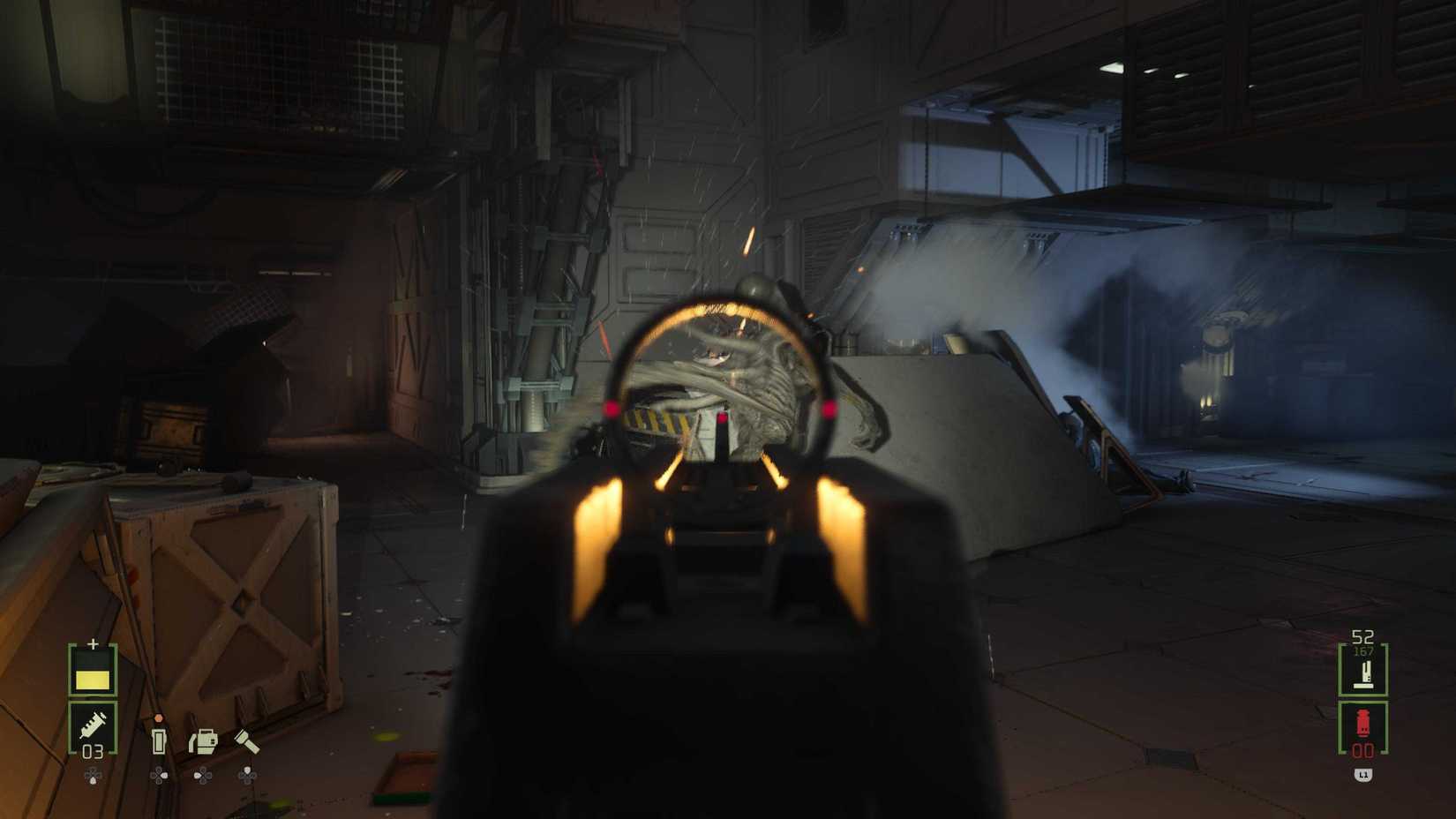 Atirando em um xenomorfo de um POV em primeira pessoa em Alien: Rogue Incursion.