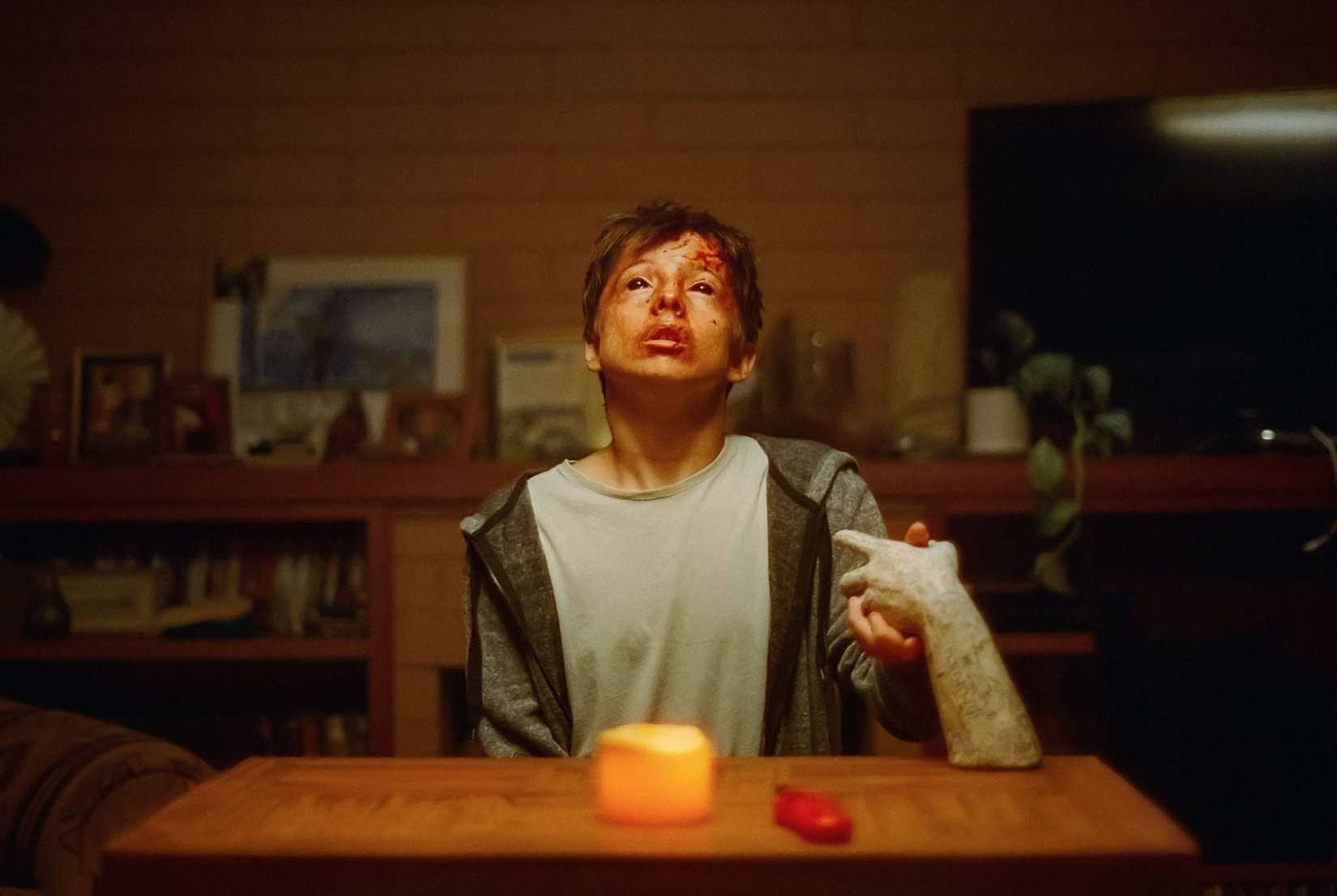 Um menino fica possuído por um fantasma no filme falar comigo