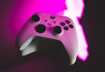 white xbox one game controller