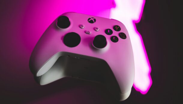 white xbox one game controller