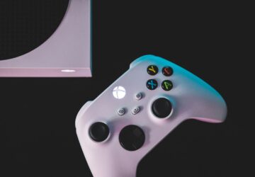 white xbox one game controller