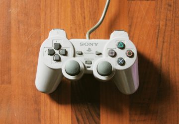 gray sony ps 4 controller