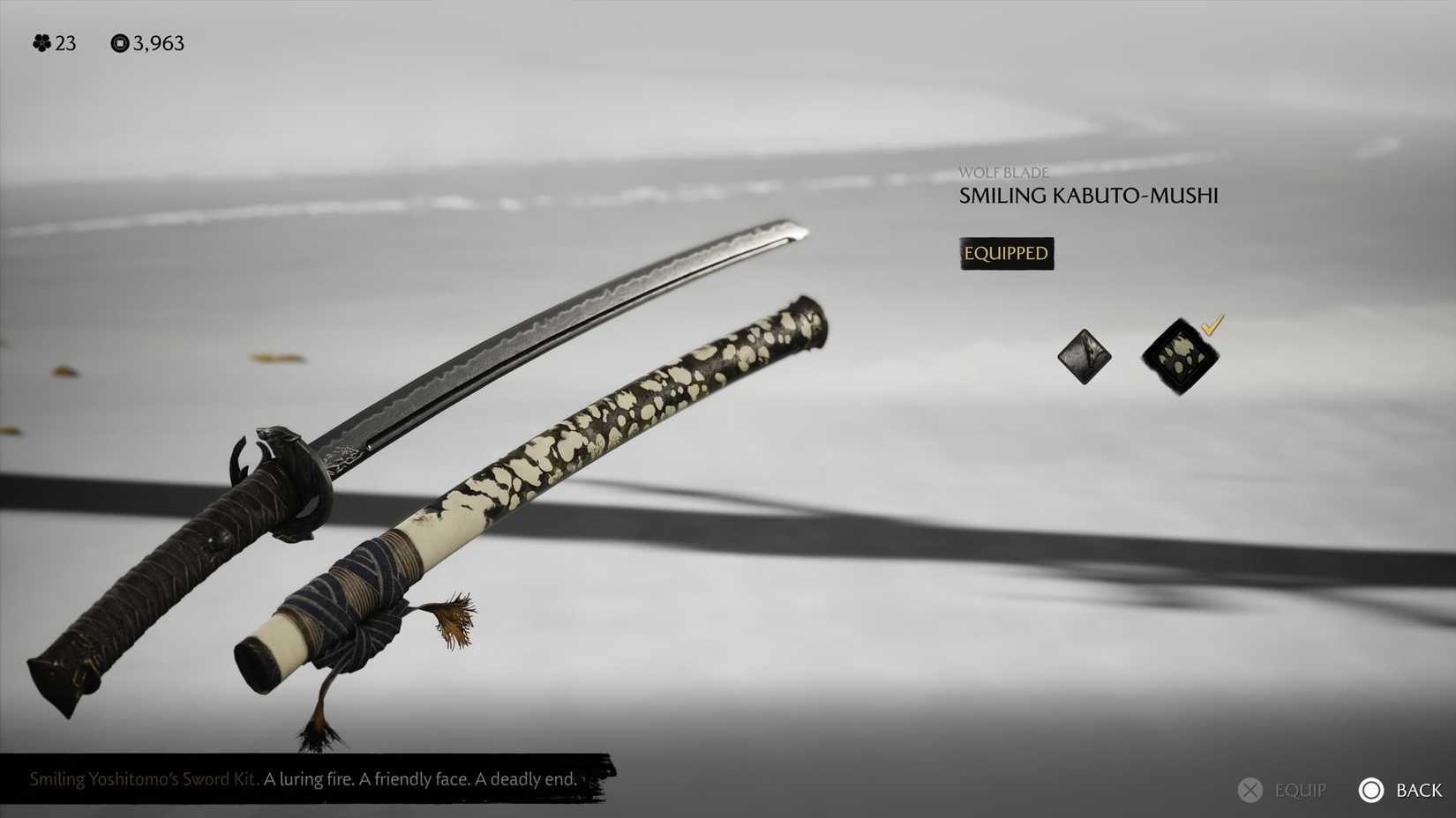Um fantasma de captura de tela de Yotei mostrando o sorridente kit de armas Kabuto-Mushi