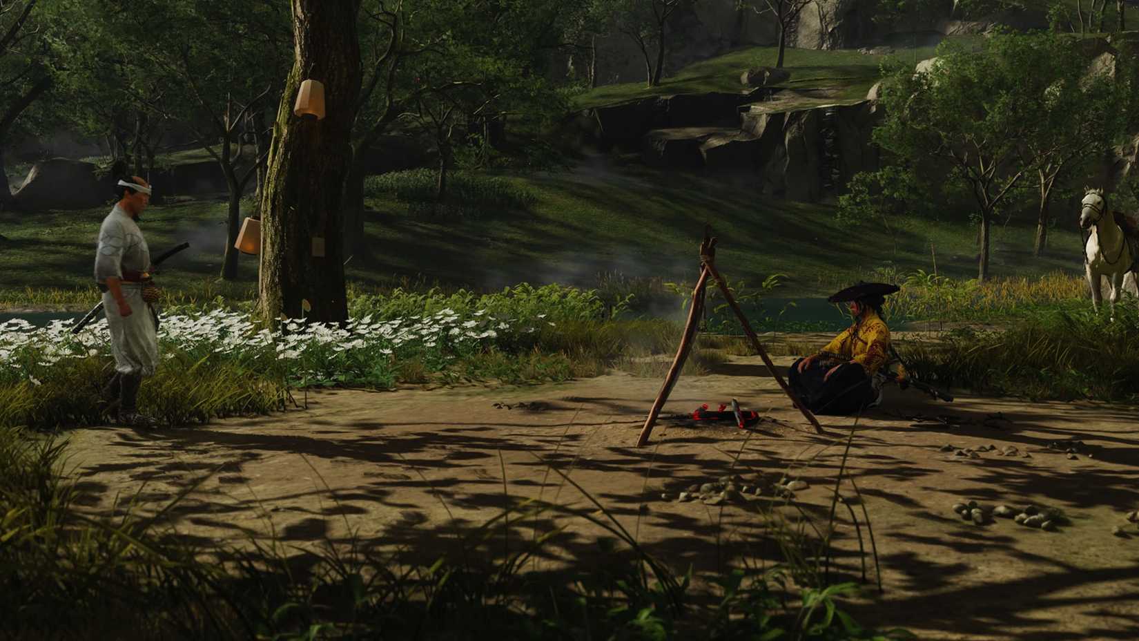 Um fantasma de captura de tela de Yotei mostrando atsu sentado em frente a uma fogueira e sorrindo yoshimoto em pé na frente dela