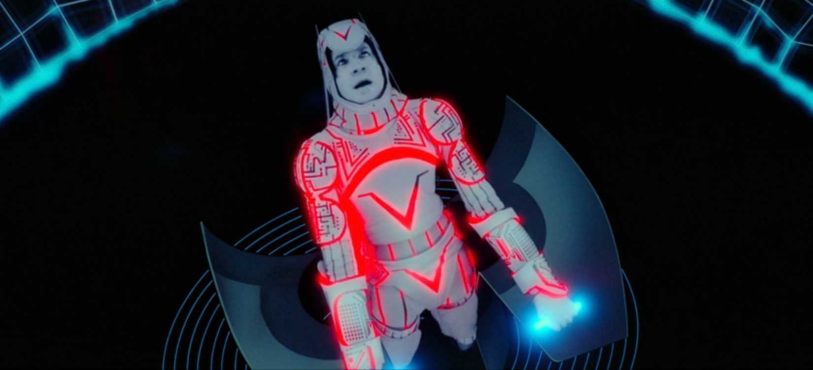 Um Sark blindado recua com dor em uma foto de Tron (1982)