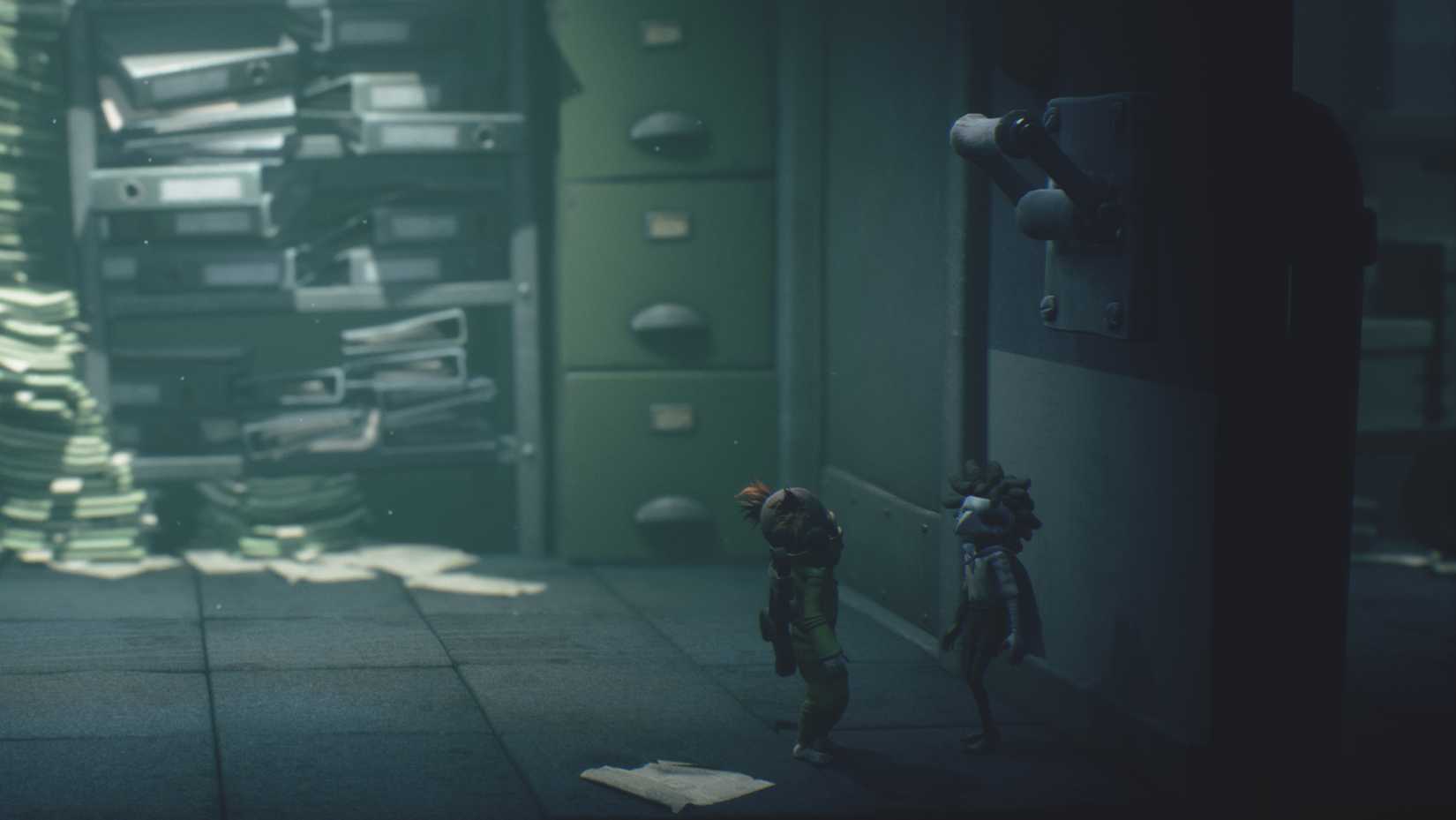 Low and Alone, os protagonistas de Little Nightmares 3, encontram uma alavanca.