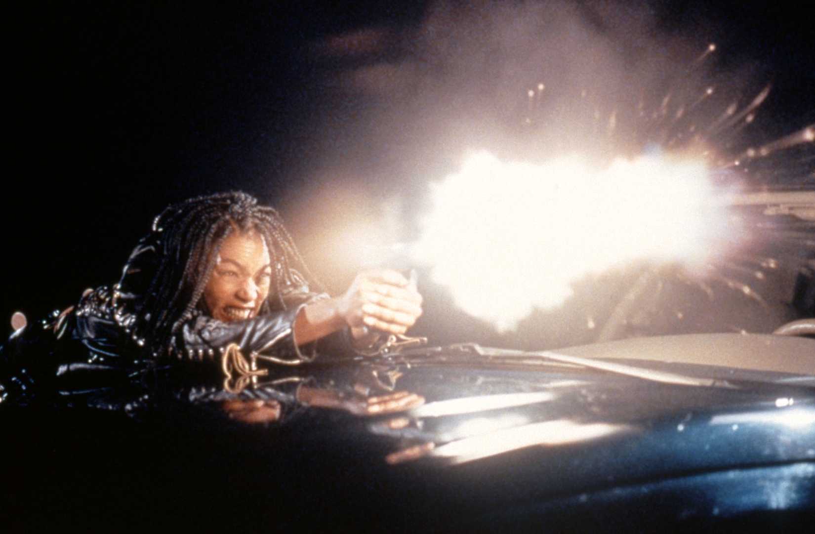 Angela Bassett em Dias Estranhos
