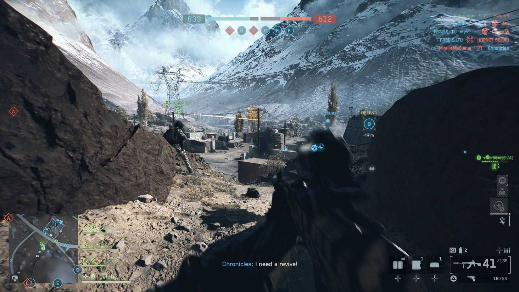 O jogador em Battlefield 6 empunhando um LMG e olhando para uma cordilheira nevada.