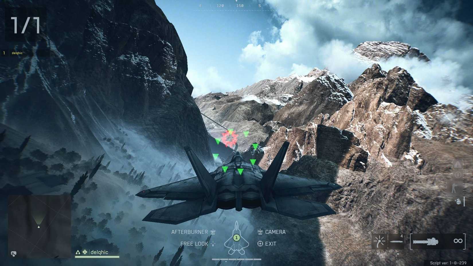 O jogador pilotando um jato através de algumas montanhas nevadas em direção a um posto de controle.