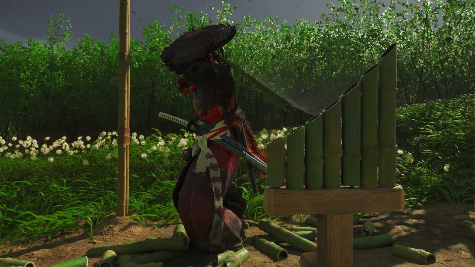 Atsu balança em um ataque de bambu em fantasmas de Yotei.
