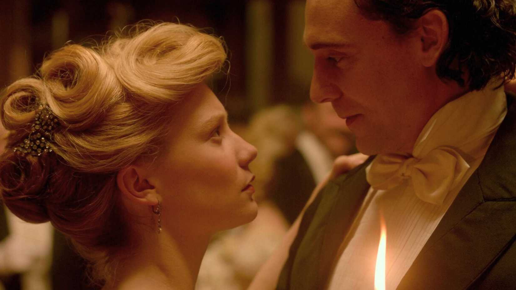 Uma captura de tela de Crimson Peak de Guillermo del Toro e Legendary Pictures.