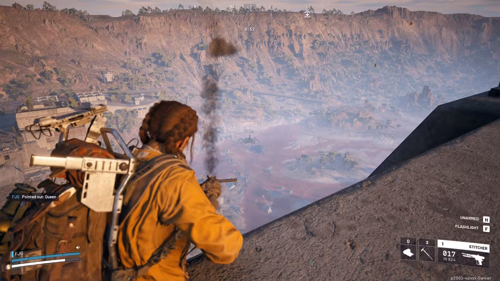 O jogador em Arc Raiders aponta sua arma para uma Rainha à distância enquanto eles estão sentados no telhado.