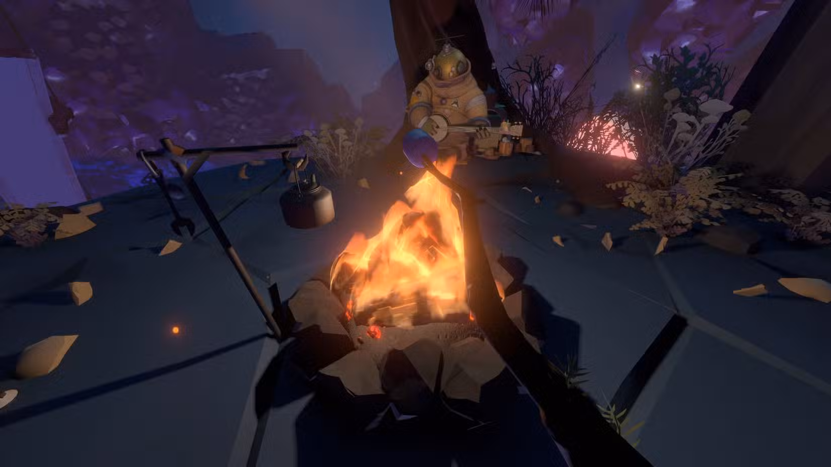O personagem do jogador Outer Wilds está sentado em frente a uma fogueira.