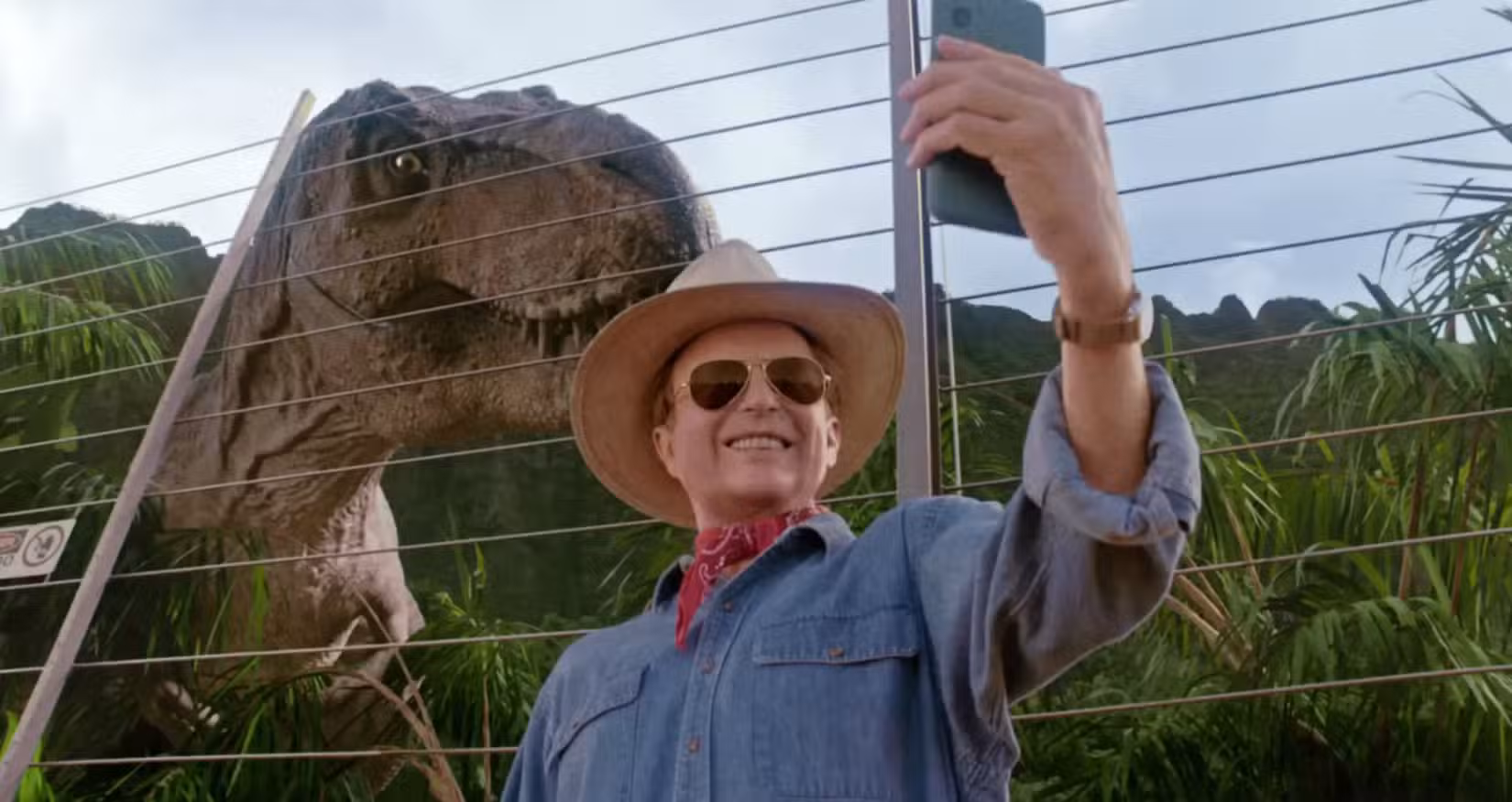 jurassic_park_super_bowl_sam_neill