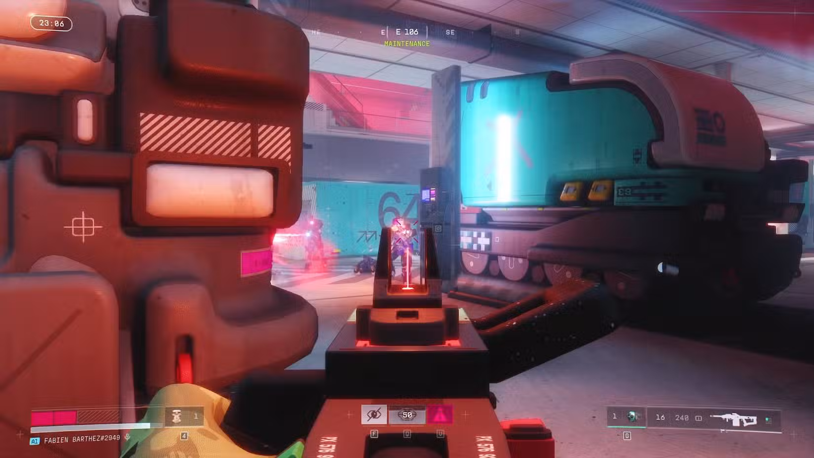 O jogador da Maratona mirando em um robô inimigo da UESC.