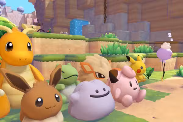 Um Drifloon dorme ao lado de uma pilha de bonecos Pokémon em Pokopia