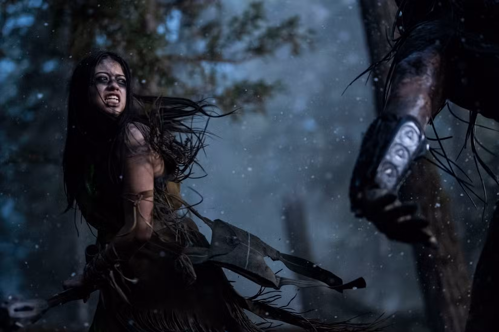 Naru (Amber Midthunder) enfrenta o Predador em Prey