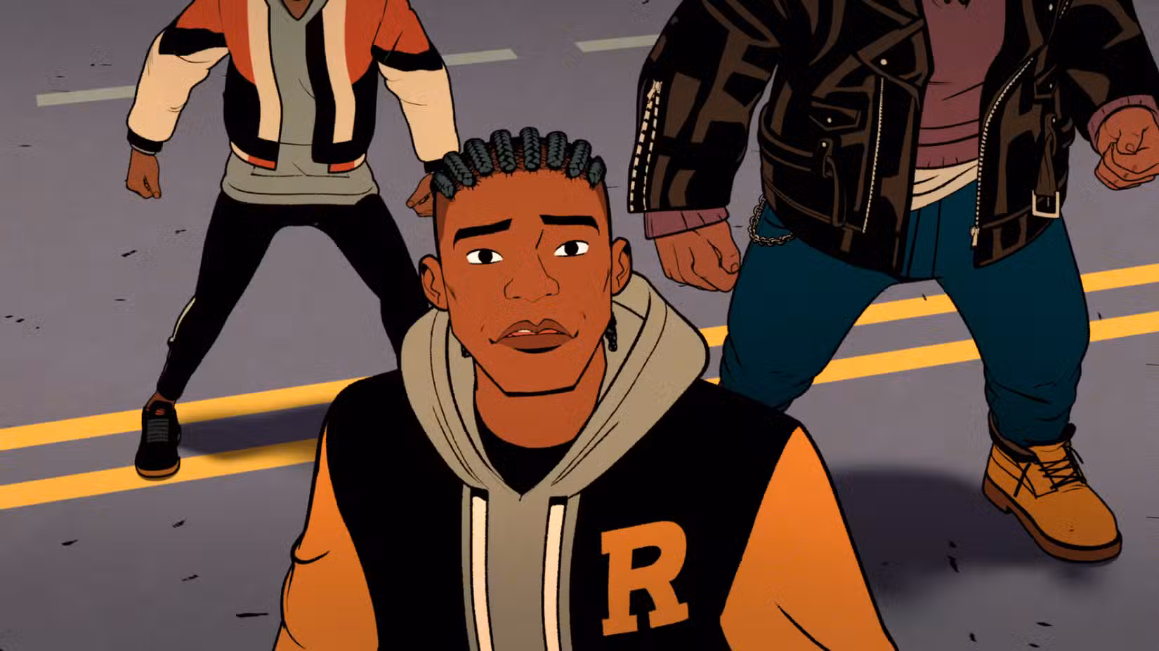 Lonnie Lincoln, um adolescente vestindo uma jaqueta do time do colégio, parece nervoso enquanto está na frente de outros membros da gangue da 110th Street em Your Friendly Neighbourhood Spider-Man 