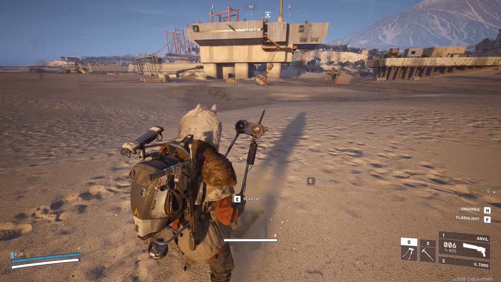 O jogador em Arc Raiders com o Dockmaster's Detector equipado próximo a alguns itens.