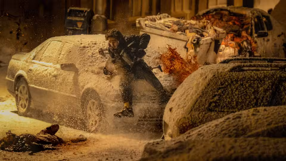 Resident Evil (2026): Bryan (Austin Abrams) corre para salvar sua vida