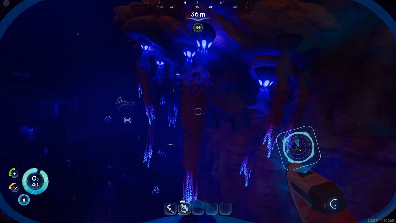 Gavinhas de plantas azuis brilhantes em Subnautica 2