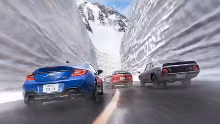 Quatro carros no Forza Horizon 6 dirigindo por um corredor de neve.