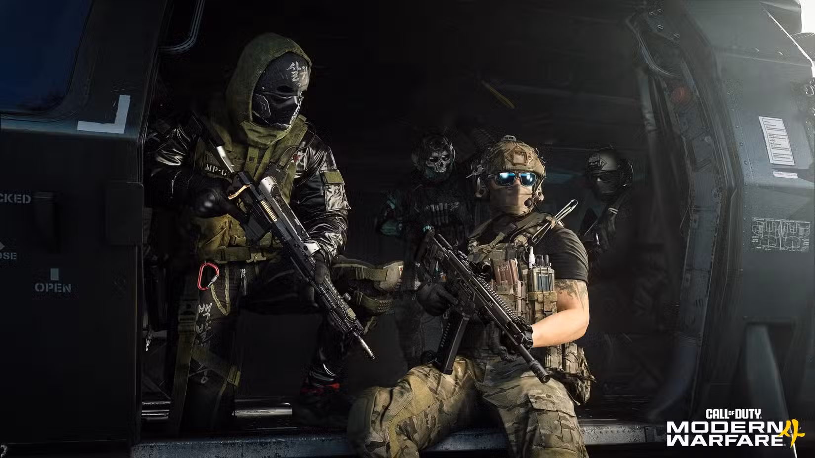 Um esquadrão de soldados em Modern Warfare 4 estava sentado em um helicóptero.