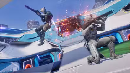 Dois personagens de Splitgate 2 atiram armas.