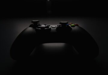 shallow focus photography of black Xbox controller