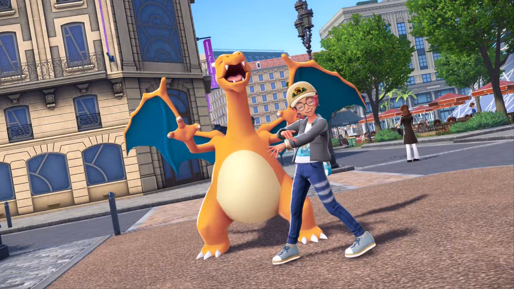 Um treinador posa com Charizard em Pokémon Legends: ZA.