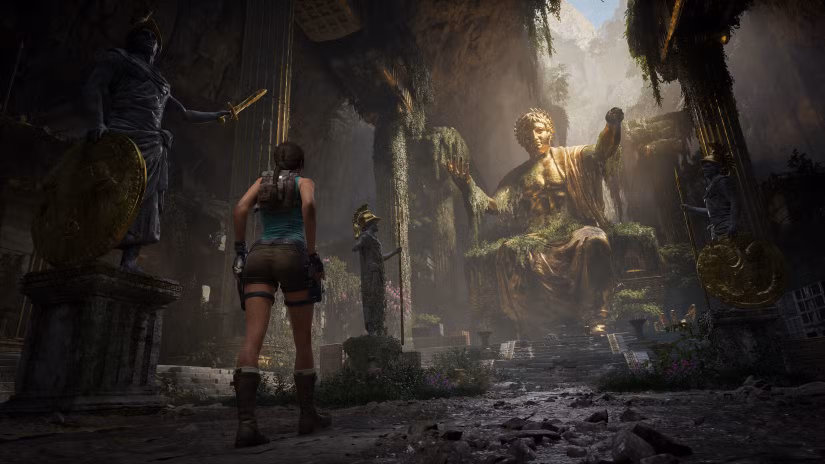 Lara Croft está em frente a uma estátua em Tomb Raider: Legacy of Atlantis.