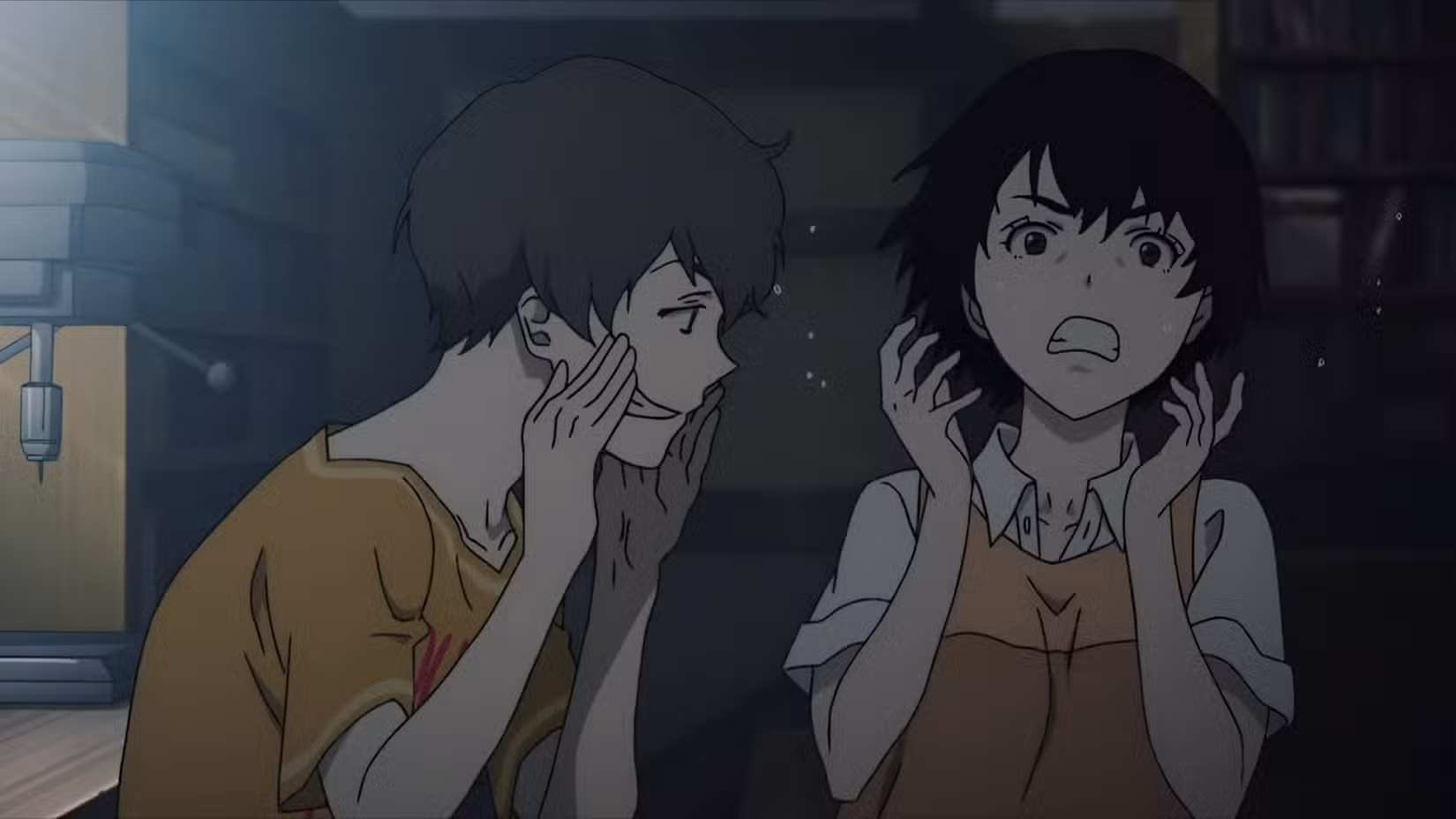 Uma criança provoca seu amigo, que parece assustado com algo que disse em Terror in Resonance