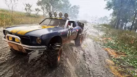 O Vapid Dominator Buggy '67 em GTA 6, enquanto o veículo passa por um pedaço de lama. 