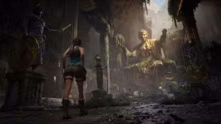 Lara Croft está em frente a uma estátua em Tomb Raider: Legacy of Atlantis.