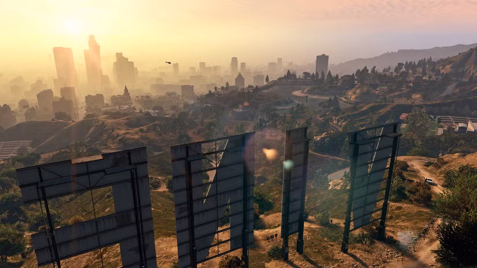 A placa Vinewood em GTA 5 com Los Santos à distância.