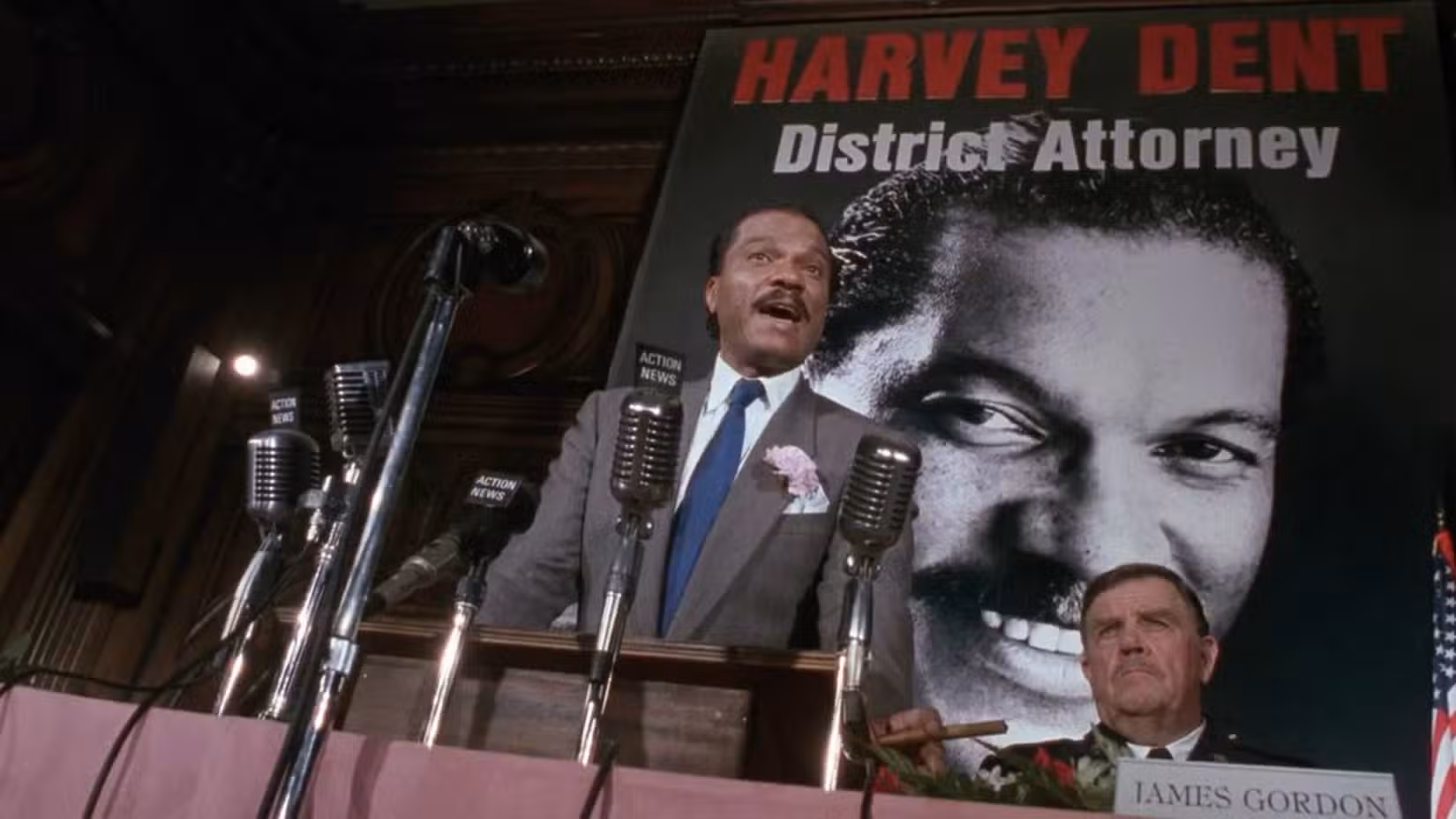 Batman (1989) Billy Dee Williams como Harvey Dent/Duas-Caras