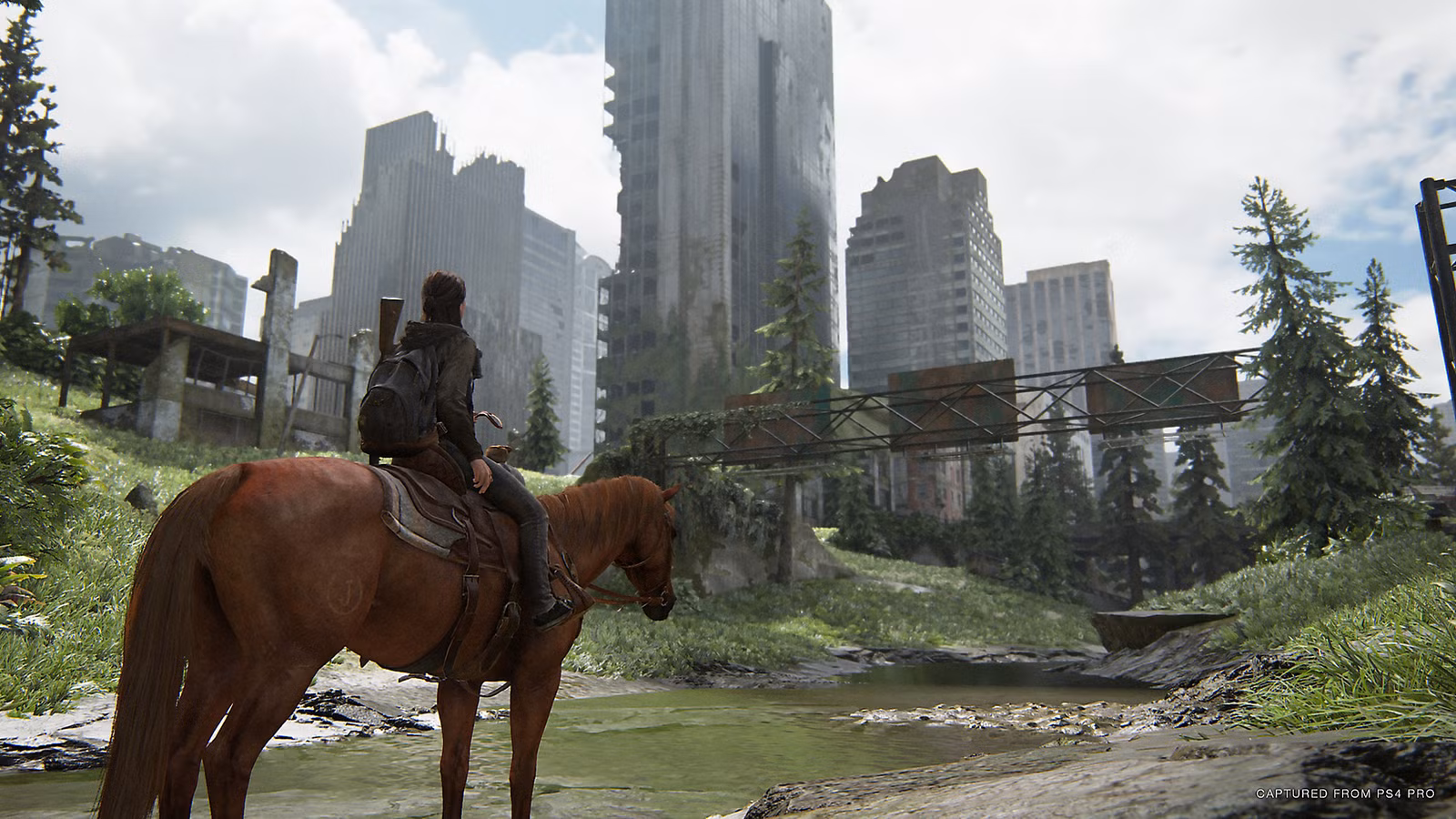 Ellie monta em um cavalo em The Last of Us Parte 2.