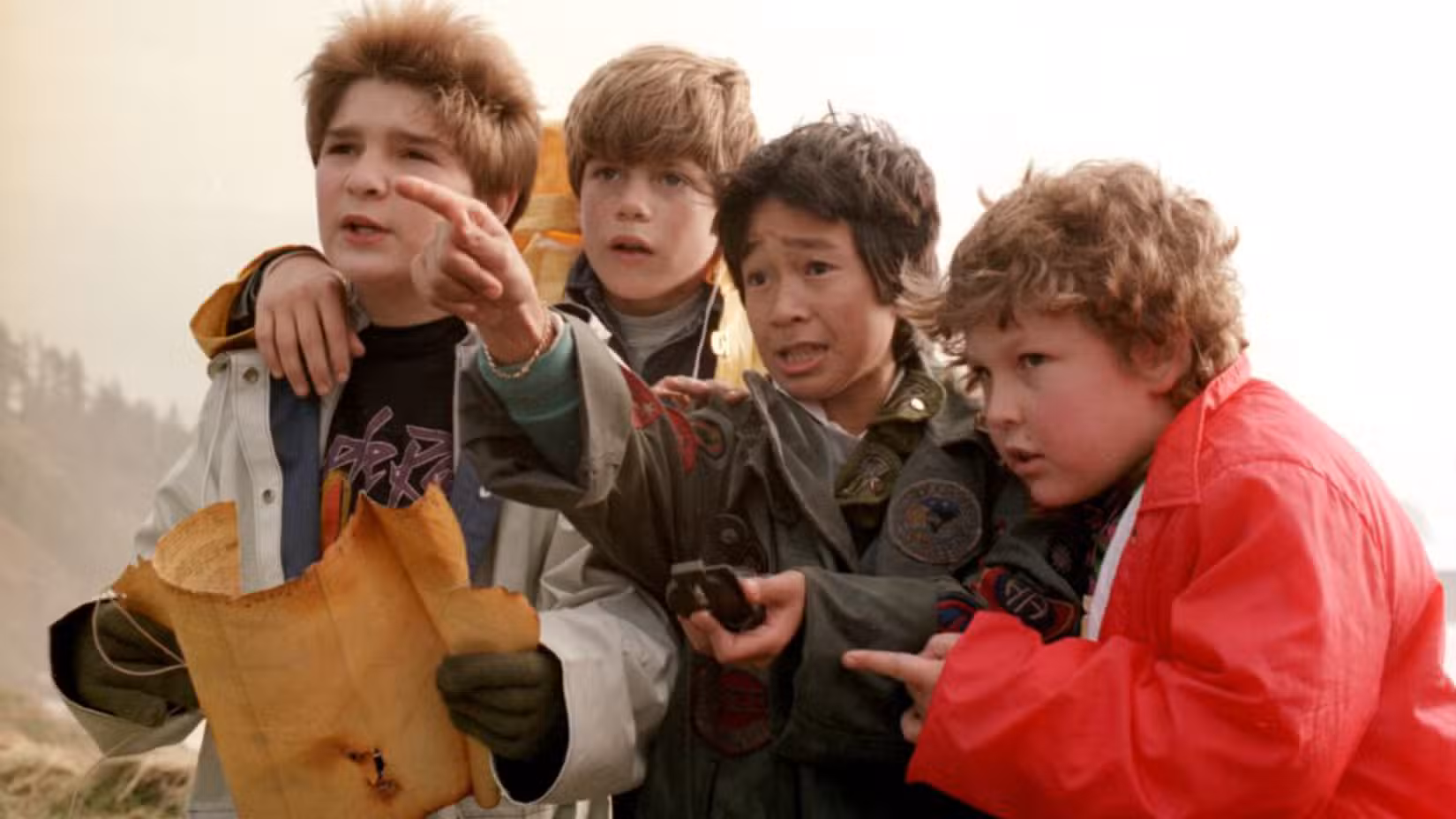O elenco completo de jovens estrelas dos Goonies. 
