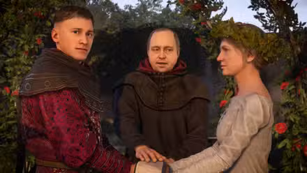 Um casamento em Kingdom Come: Deliverance 2. O jovem olha para a câmera