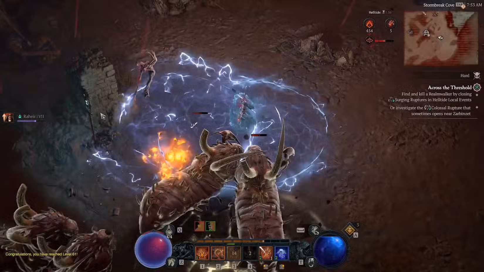 Uma captura de tela de Diablo 4 mostrando um jogador enfrentando larvas